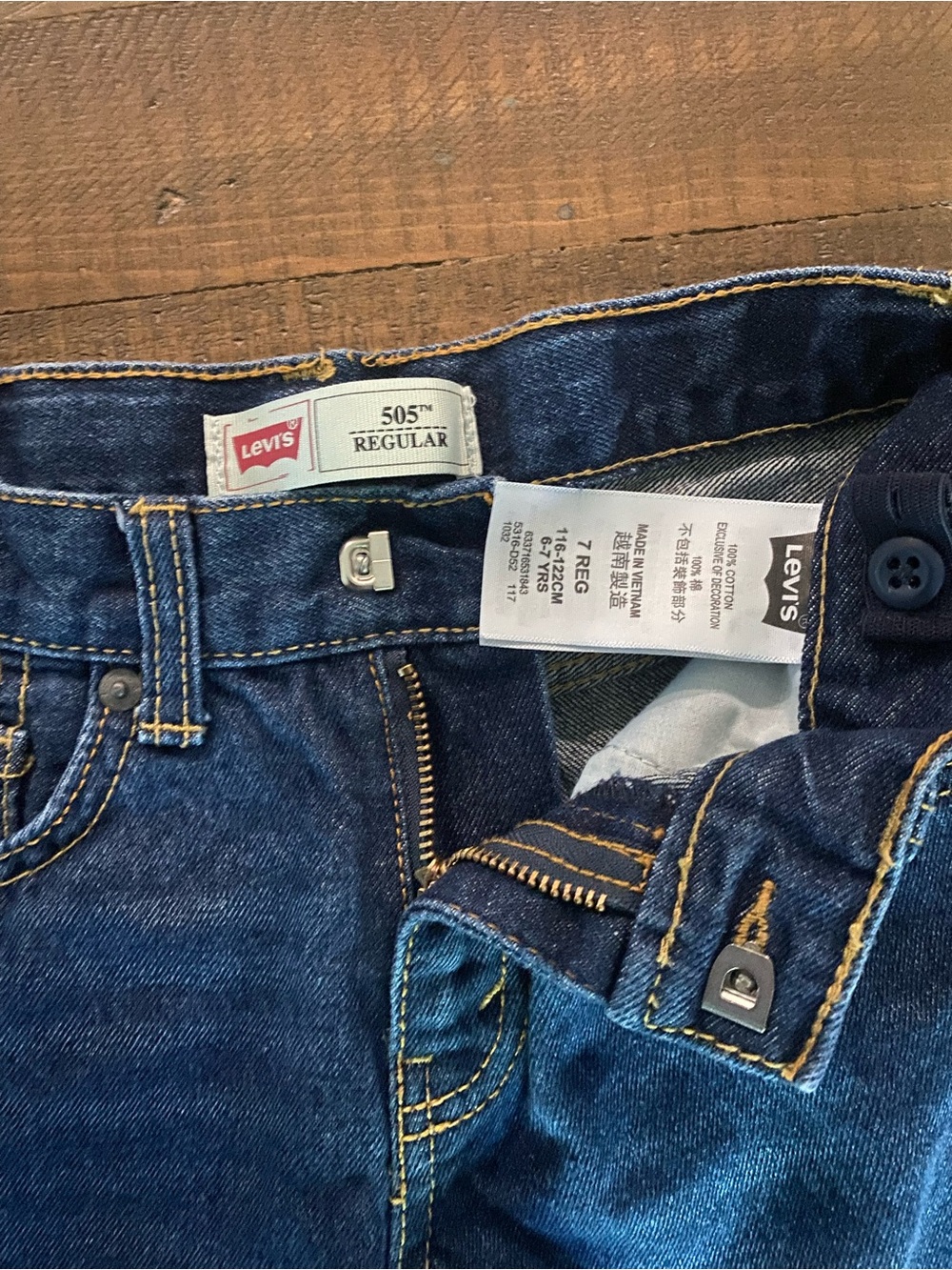 Levi's Boys’ Denim Shorts - Picture 2 of 3